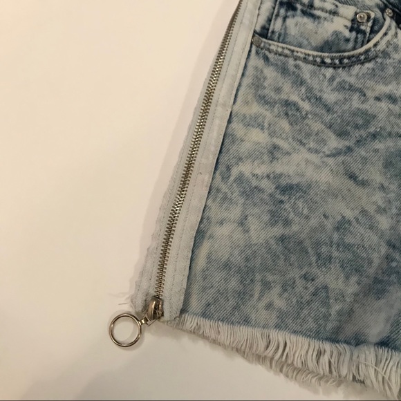 Forever 21 Zip up High Rise Acid Wash Short Shorts - Picture 6 of 8